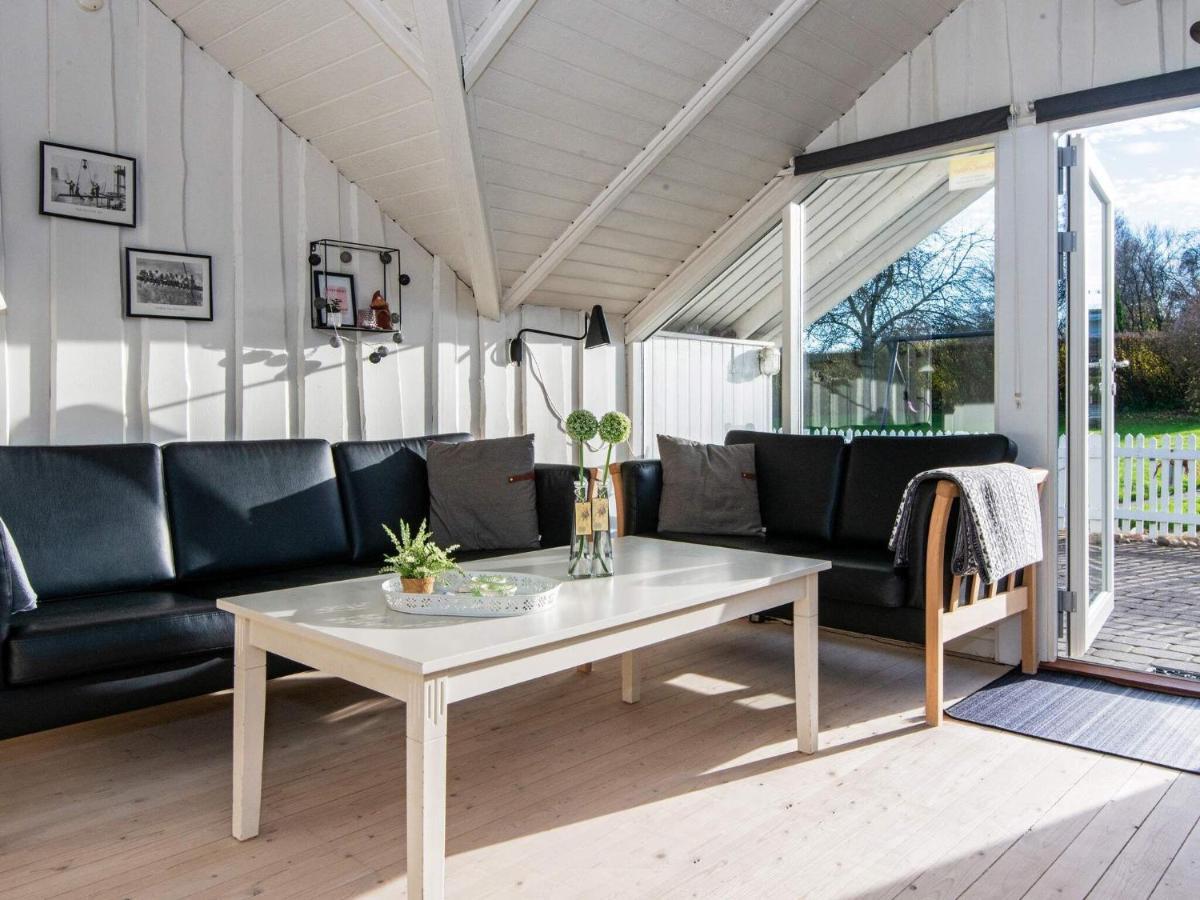 8 Person Holiday Home In Hejls エクステリア 写真