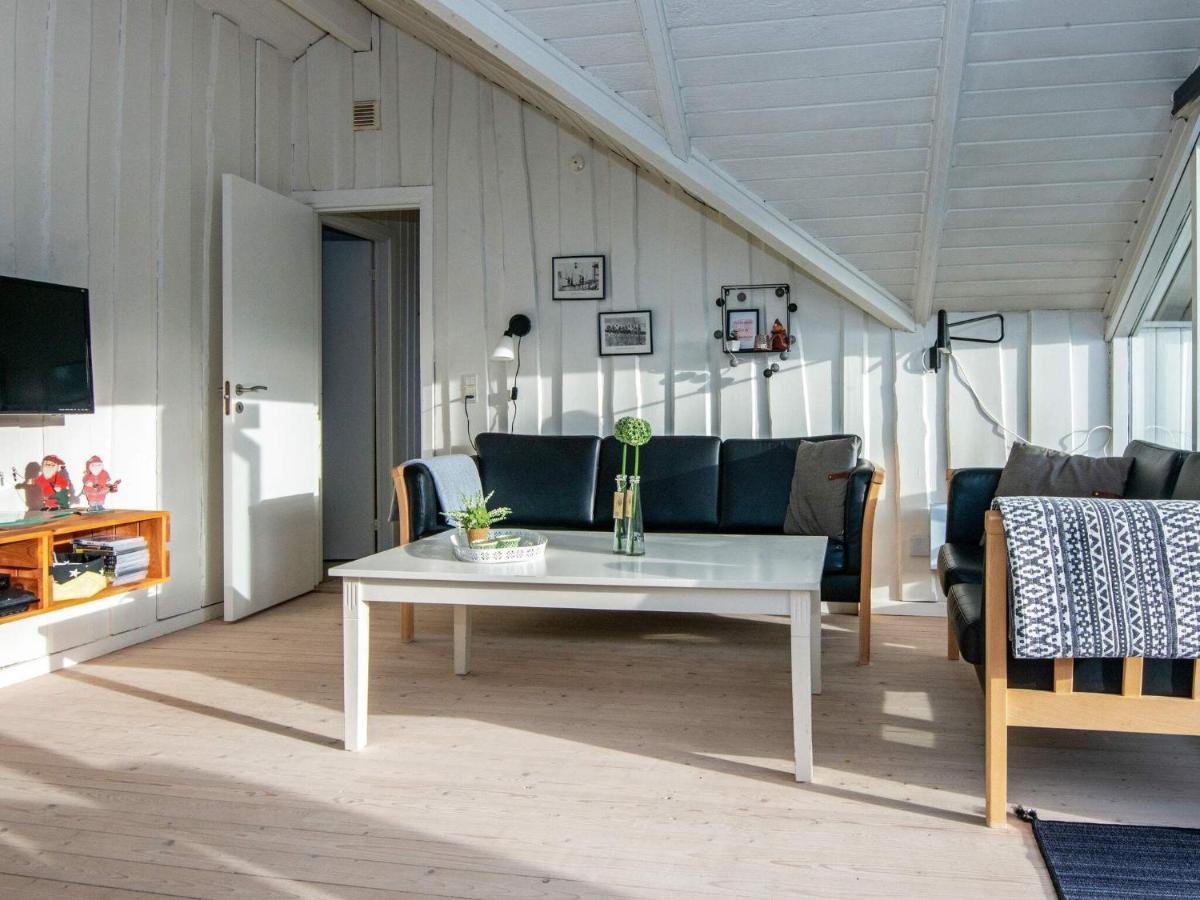 8 Person Holiday Home In Hejls エクステリア 写真