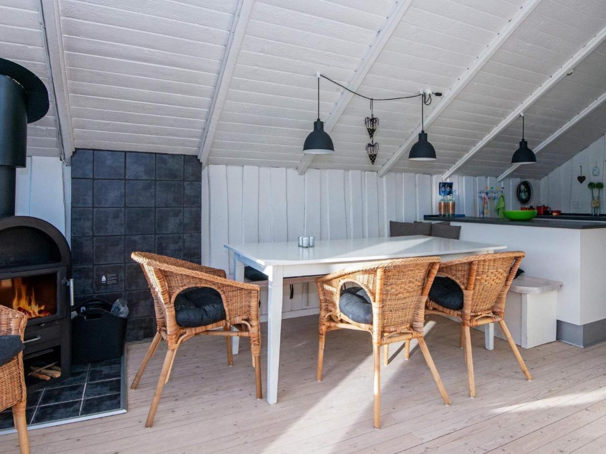 8 Person Holiday Home In Hejls エクステリア 写真