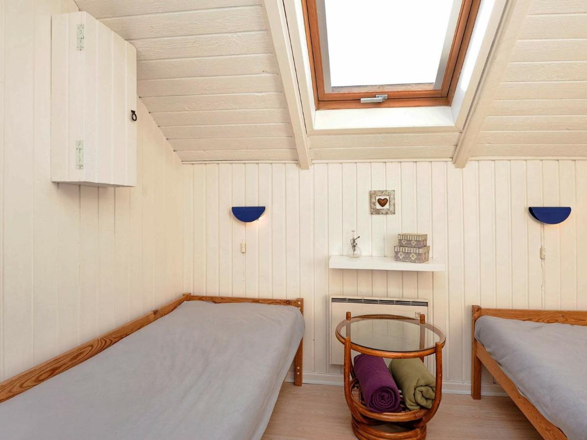 8 Person Holiday Home In Hejls エクステリア 写真