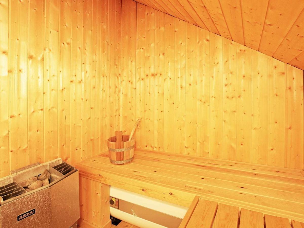 8 Person Holiday Home In Hejls エクステリア 写真