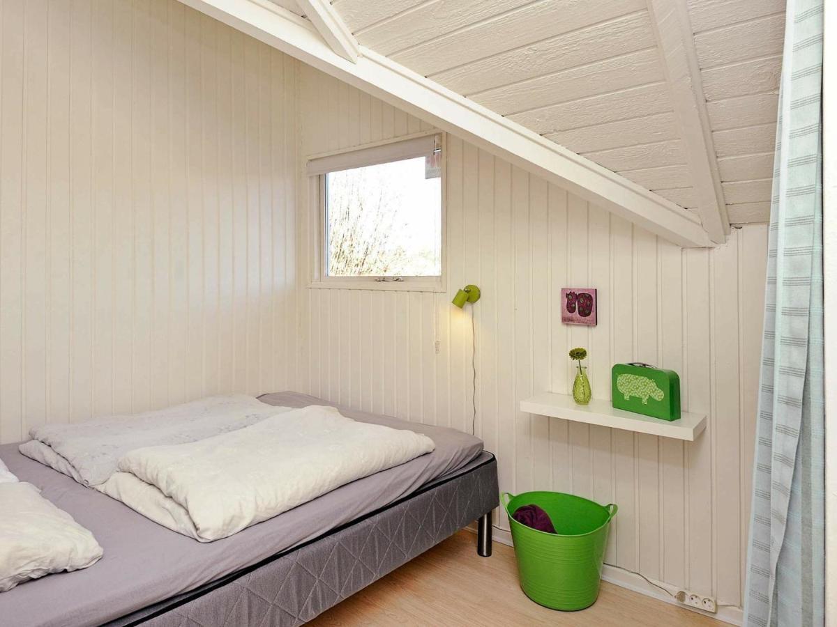 8 Person Holiday Home In Hejls エクステリア 写真