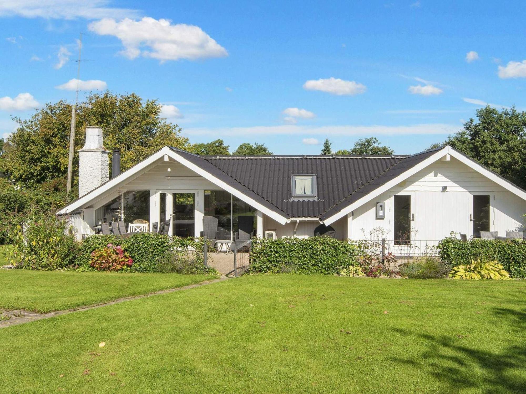 8 Person Holiday Home In Hejls エクステリア 写真