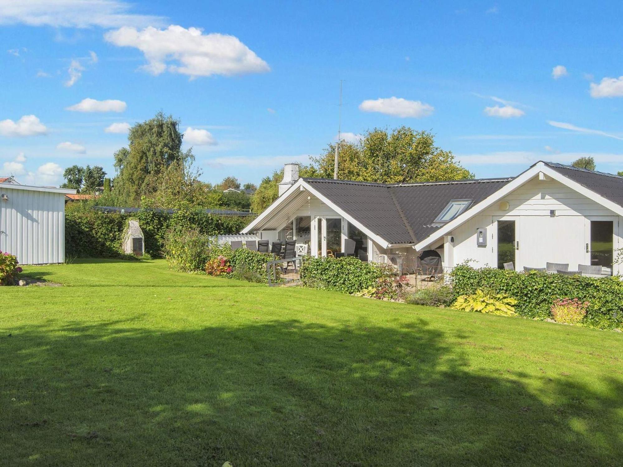 8 Person Holiday Home In Hejls エクステリア 写真