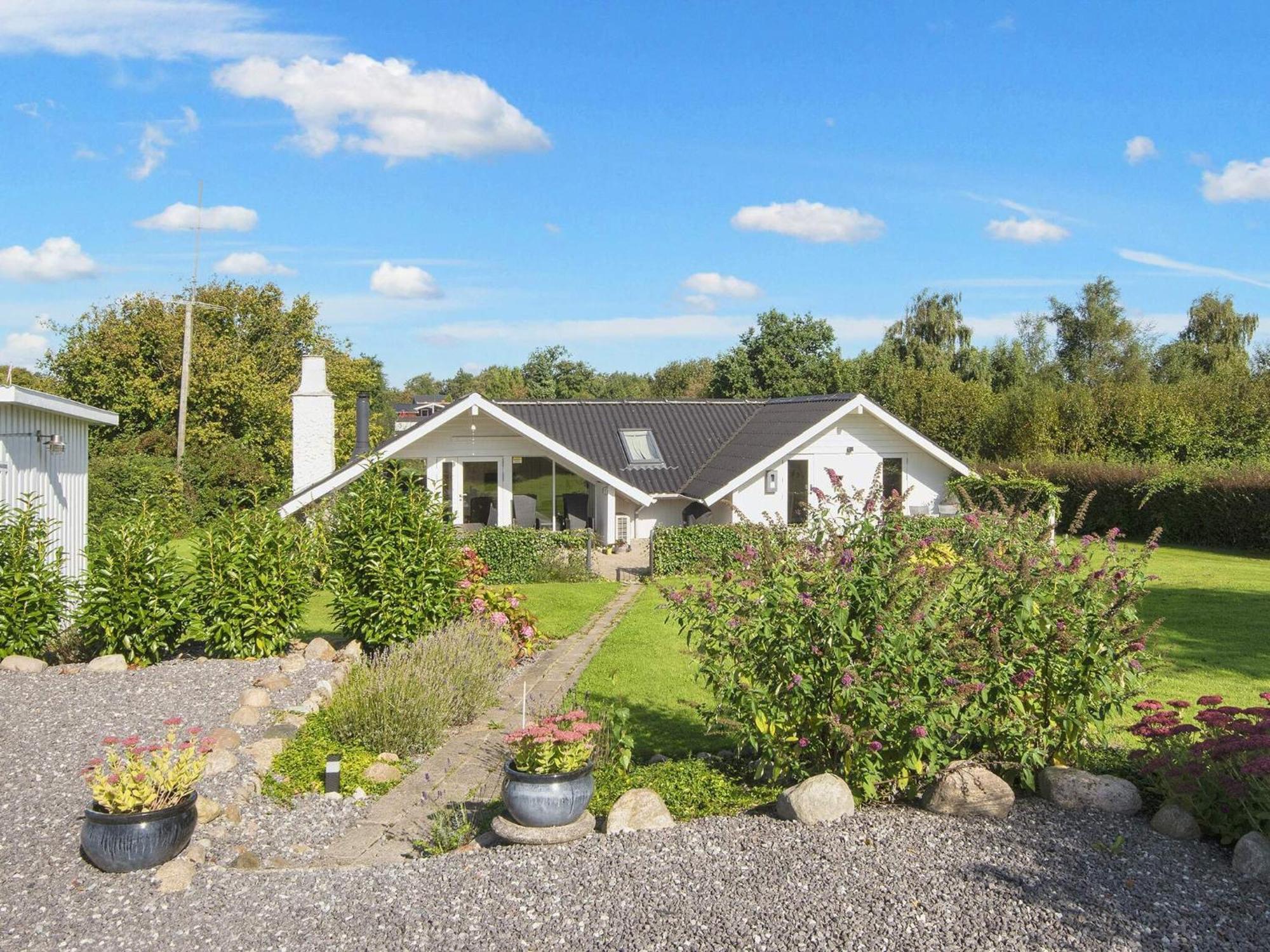 8 Person Holiday Home In Hejls エクステリア 写真